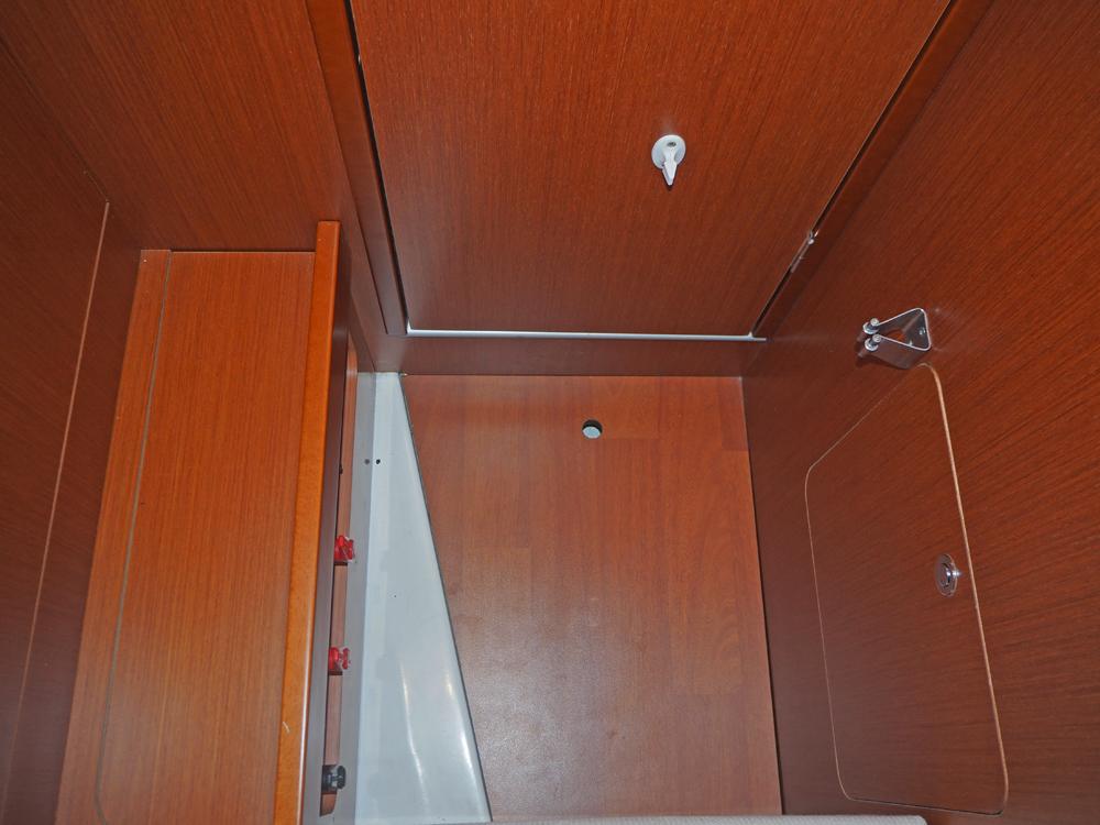 Aft cabin, Accommodation